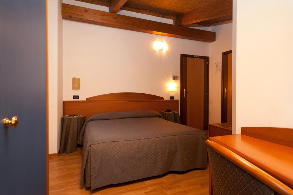 Casa Ferretti Di Ferretti Village Сильви-Марина Номер фото